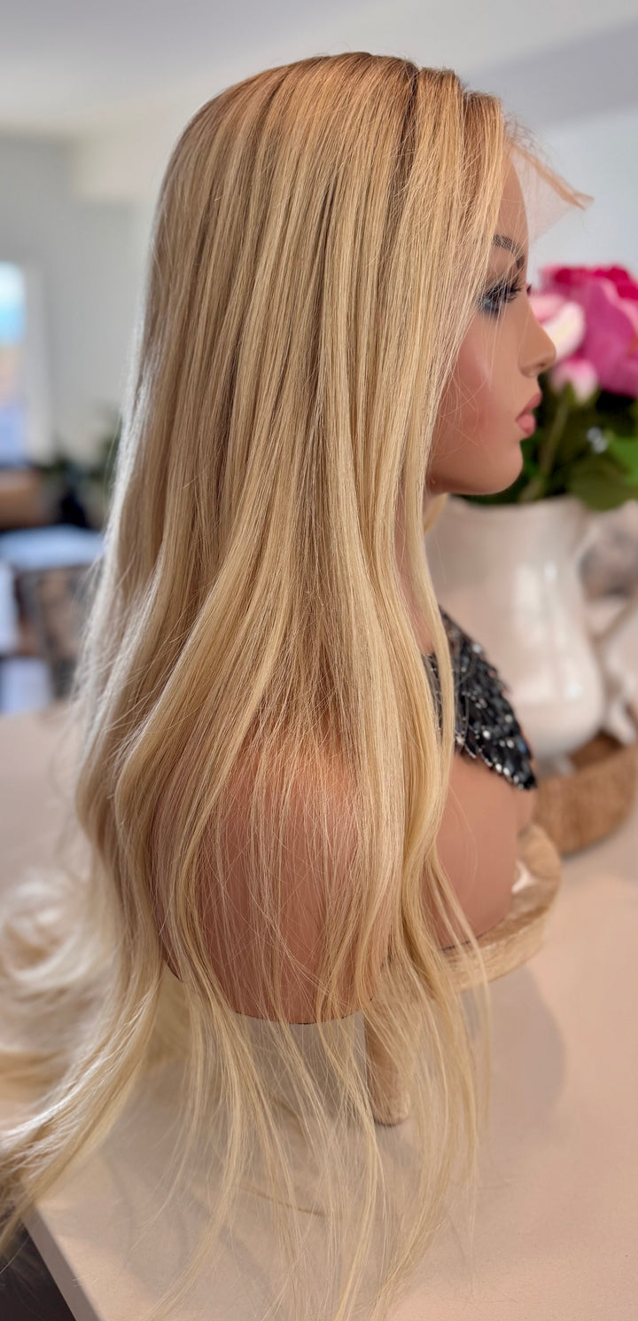 HD Lace Front Wig - Invisible Knots - Medium Blonde with Light Brown Roots - 26”