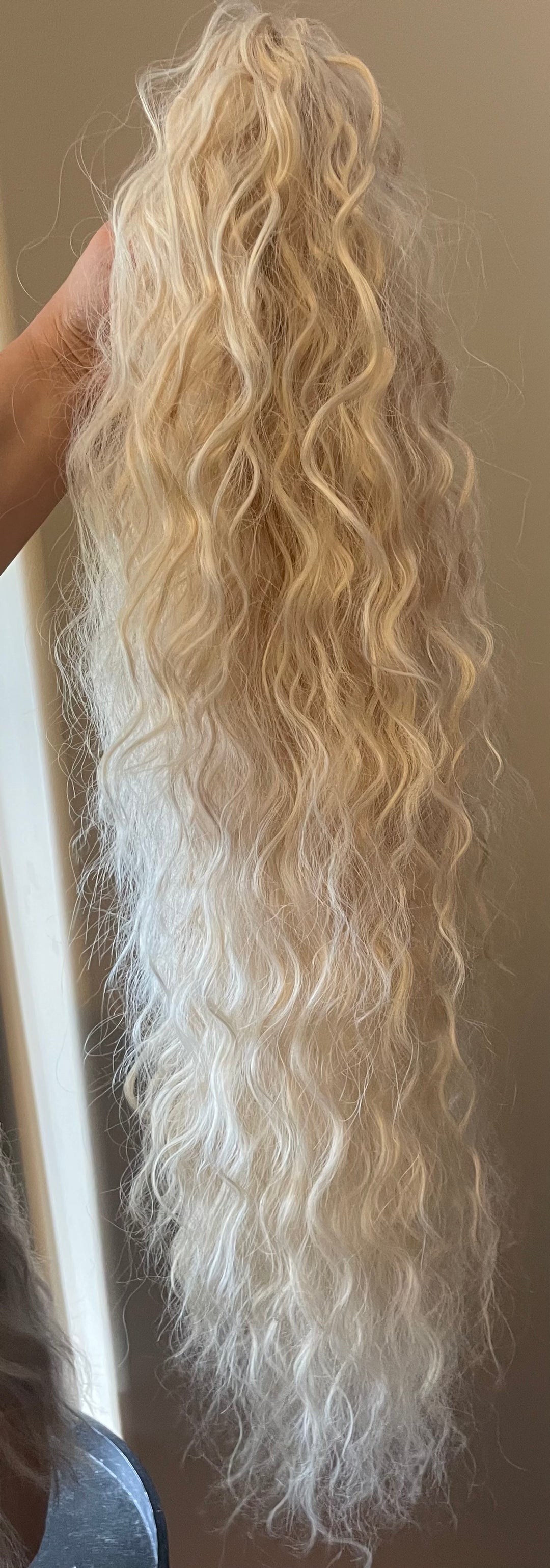 Ponytail Claw Clip - Remy Hair - 30” Loose Curl