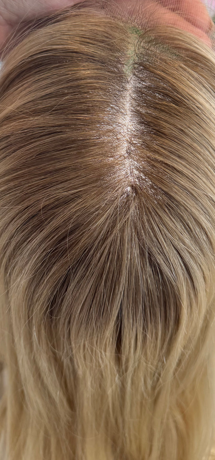 HD Lace Front Wig - Invisible Knots - Medium Blonde with Light Brown Roots - 26”